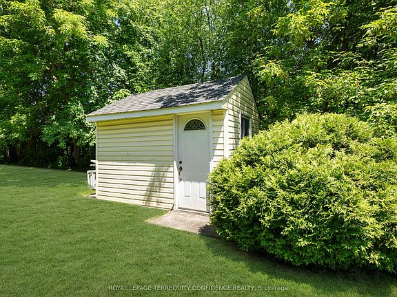 4th image of 466A Ellerslie Ave