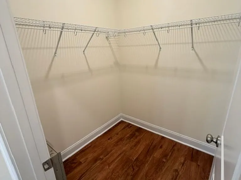 913 Linwood Ave — Photo 21