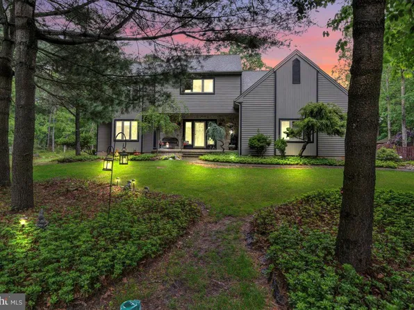 8 Winchester Ct, Tabernacle, NJ 08088