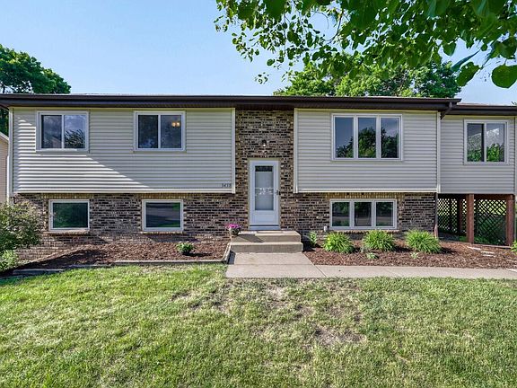 3rd image of 3458 Pilgrim Ln N
