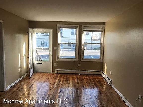 4th image of 321 Monroe St APT 3B