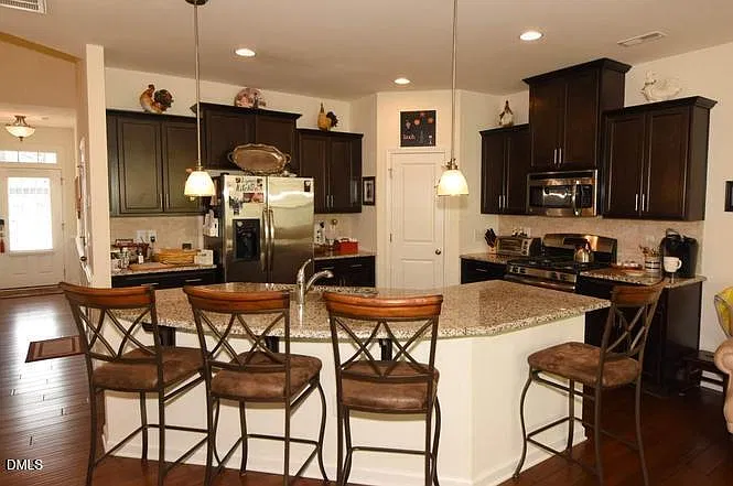 801 Trendy Ln — Photo 4