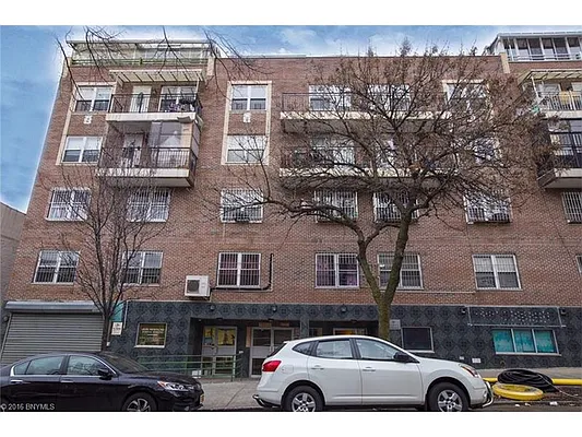 Sold by Momentum Real Estate LLC | media 1