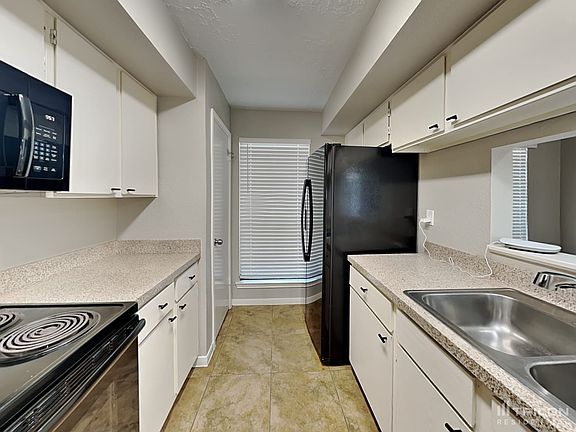 4th image of 7826 Gatehouse Dr