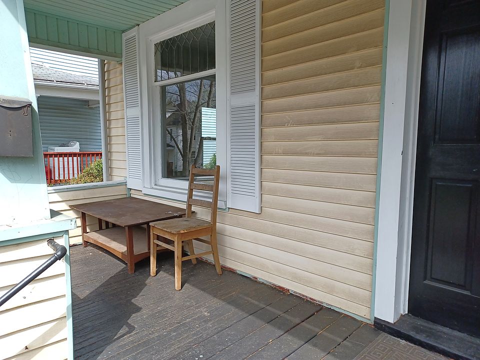 1st image of 621 Harrison Ave NW