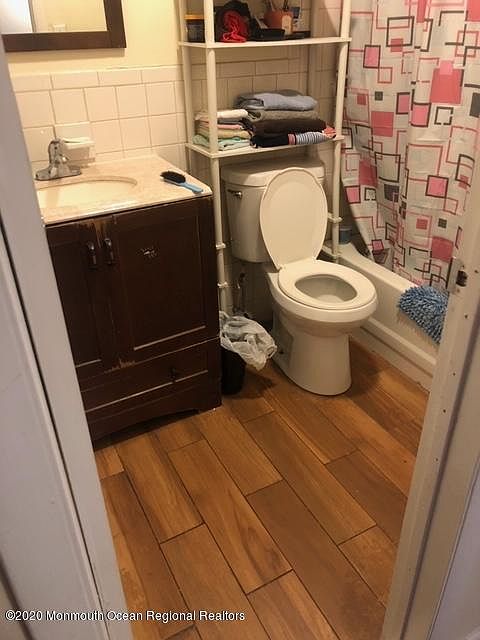 2nd image of 132 De Witt Ave