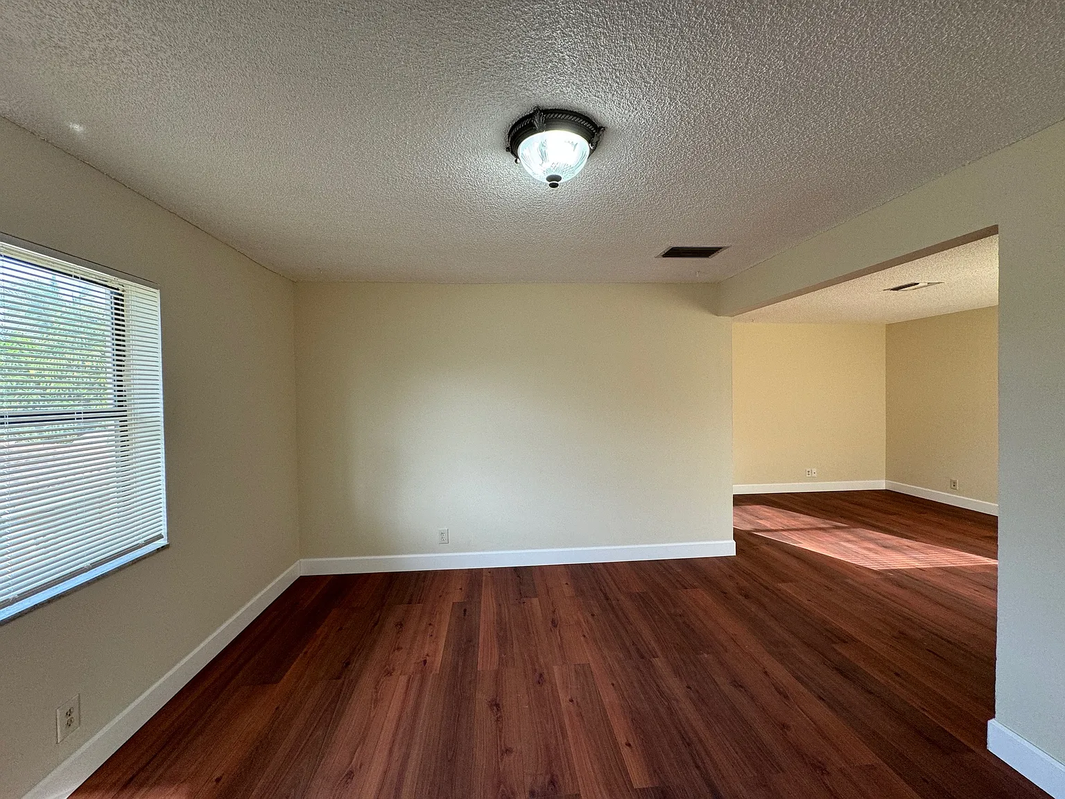 3 bed, 1150 sqft, $2,350 — Photo 3
