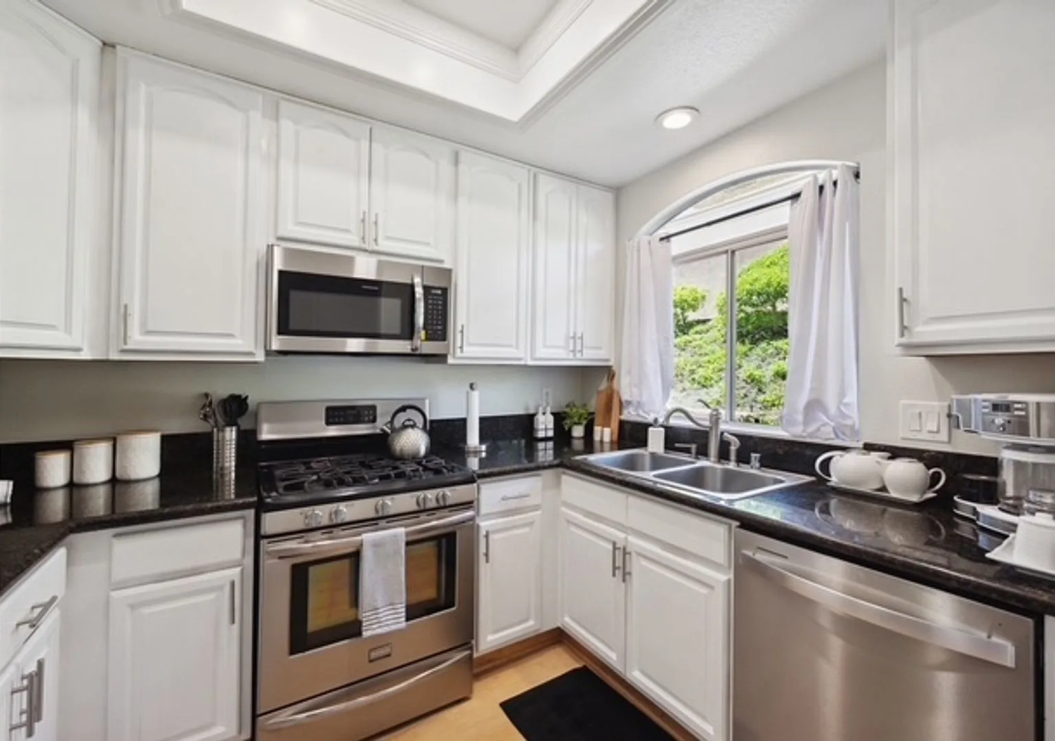 Stylish Laguna Niguel View Condo in Resort-Style Beach Community — Photo 3