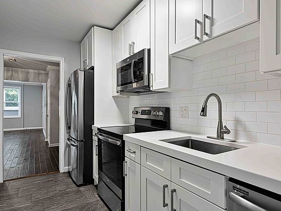 5th image of 257 Newcomb St SE #2