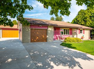 213 S Middle Rd, Belgium, WI 53004