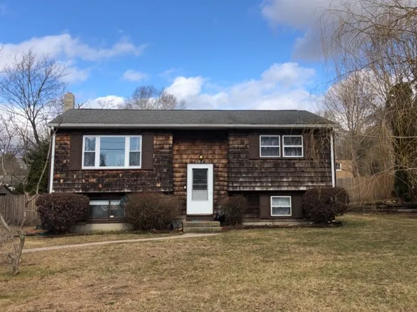 97 Wampum Rd, Narragansett, RI 02882