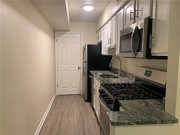 5th image of 104 Garden Dr APT B