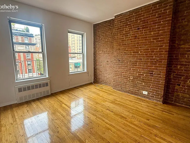 2274 Broadway #4C — Photo 1