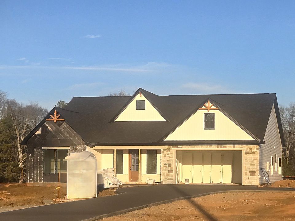 2nd image of 1121 Mount Lebanon Rd