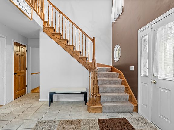 5th image of 938 Stonehaven Ct