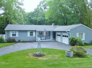 32 Inchcliffe Dr, Gales Ferry, CT 06335