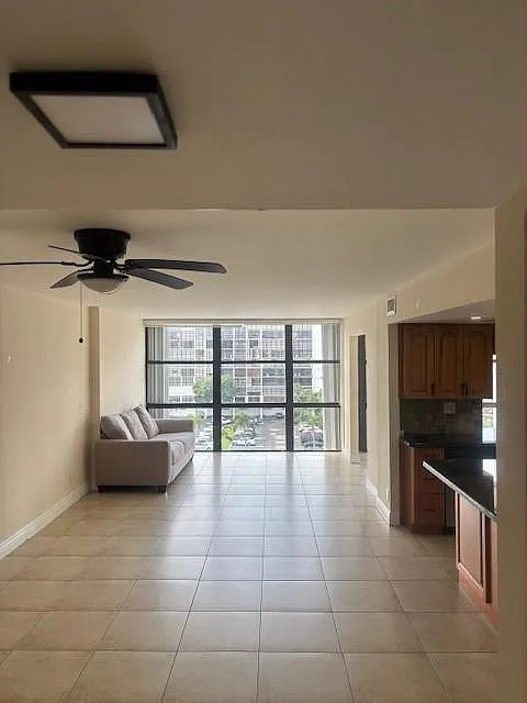 Building Photo - 800 Parkview Dr #714