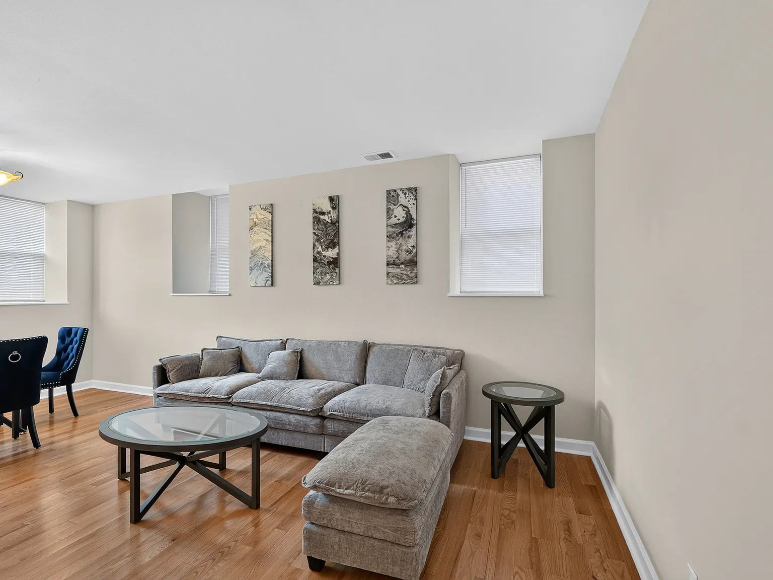 2 bed, 945 sqft, $2,200 — Photo 2