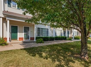 2086 Ridgeview Cir, Clive, IA 50325