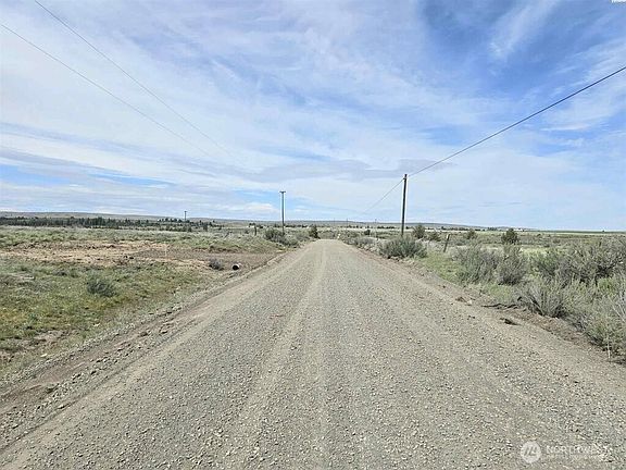 5th image of 141 Middle Rd