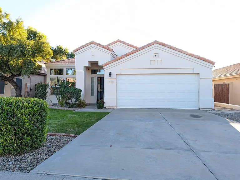 2075 W Riverside St — Photo 3