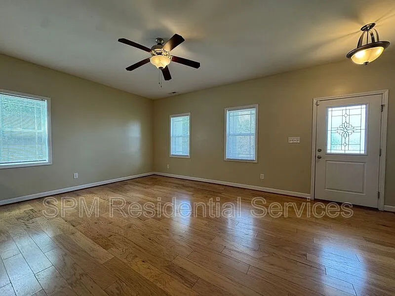 4 bed, 2.5 bath, 2020 sqft, $2,250 — Photo 3