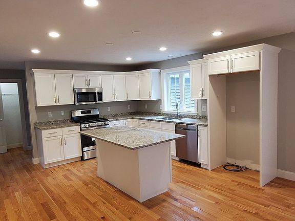 5th image of 485 Pearl St