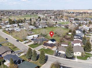 47 W Willow Rd, Claresholm, AB T0L0T0