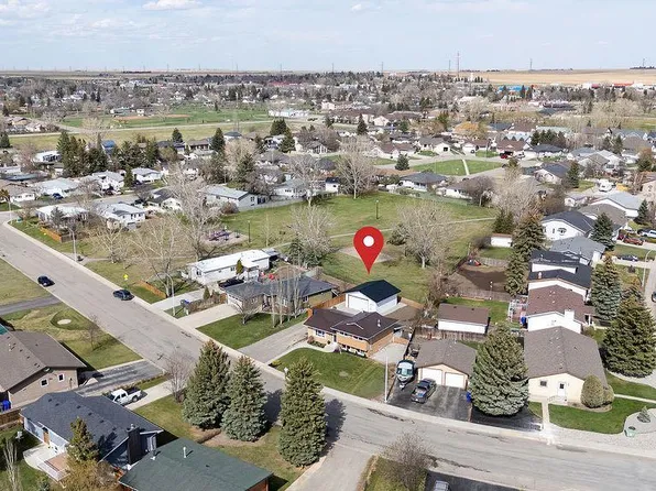 47 W Willow Rd, Claresholm, AB T0L 0T0