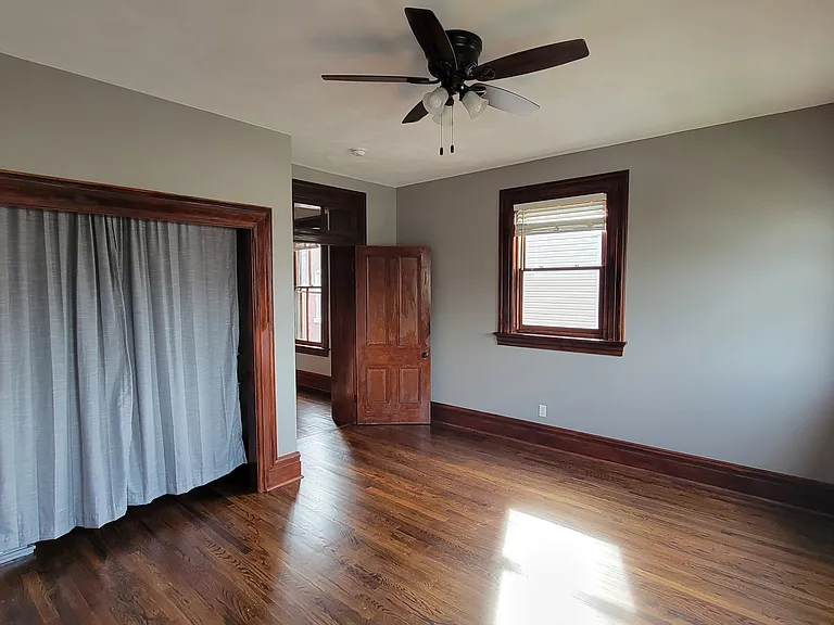 14.5 x 15' Bedroom
