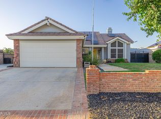 6015 Country Ln, Quartz Hill, CA 93536
