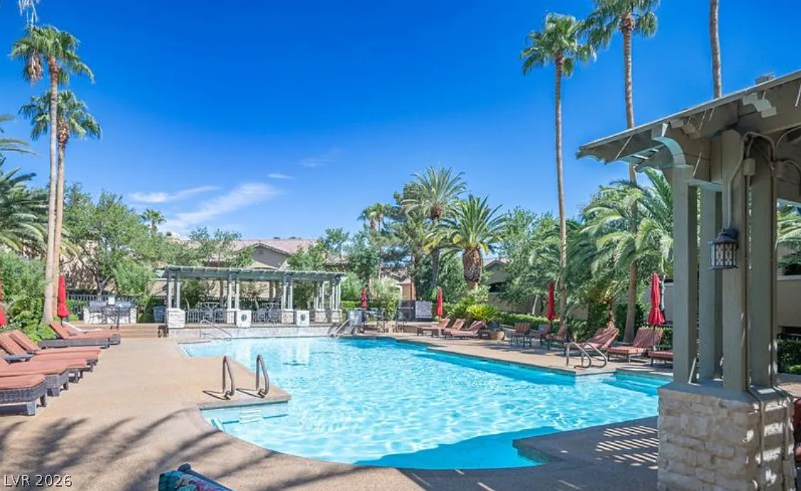 3 bed, 2.5 bath, 1333 sqft, $1,825 — Photo 4
