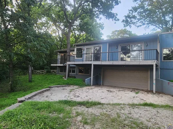 2604 Knoll Ct, Topeka, KS 66617