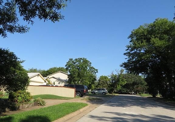 3rd image of 303 Melody Ln