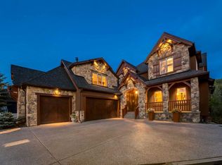 250 NE Crestridge Pl SW, Calgary, AB T3B5Z2
