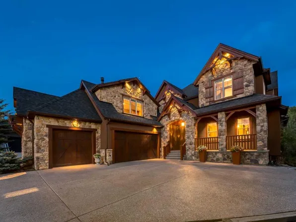 250 NE Crestridge Pl SW, Calgary, AB T3B 5Z2