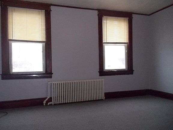 Large living room with new carpet