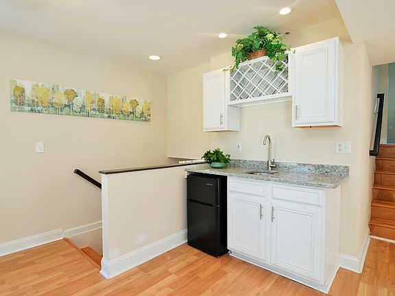 5th image of 118 Clayton St