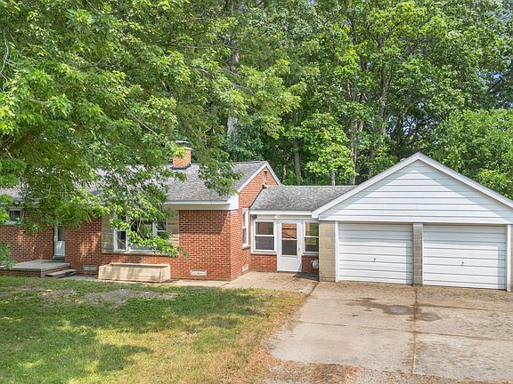 3rd image of 3894 Jennings Dr