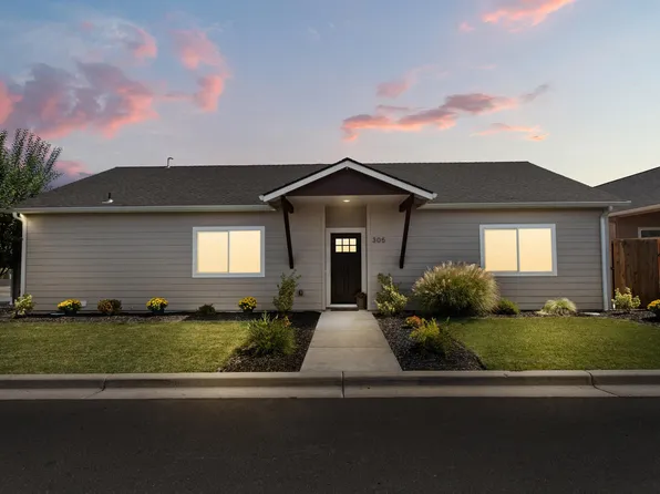305 Moody Ln, Medford, OR 97501