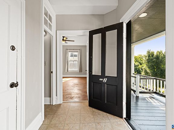4th image of 830 W Beverley St #2