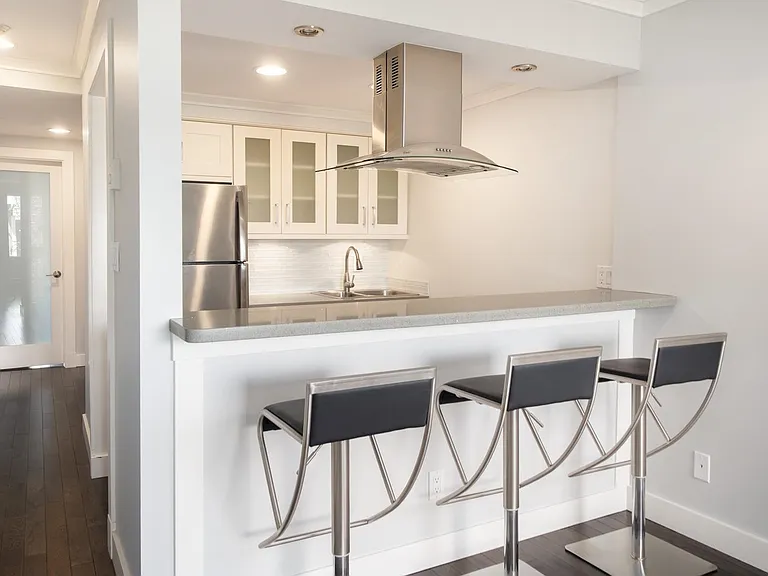 3546 Point Grey Rd #B — Photo 3