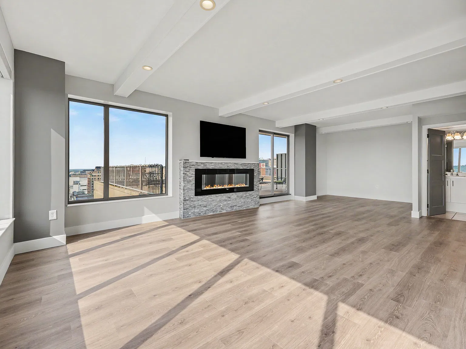 1 bed, 1100 sqft, $3,695 — Photo 3