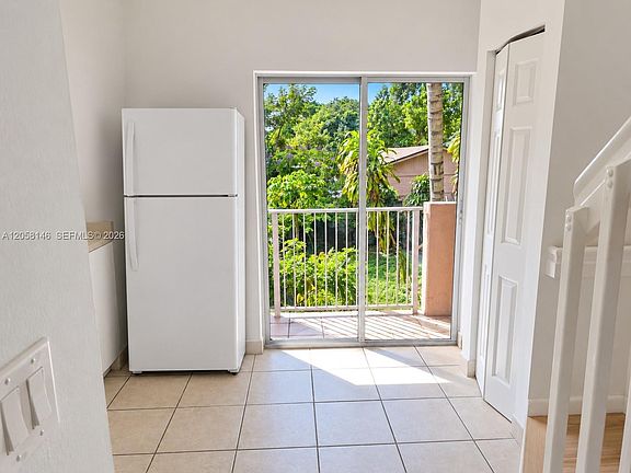 4th image of 1650 NW 25th Ave APT 213