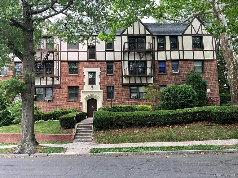 1 Greenridge Ave #D2 — Photo 1