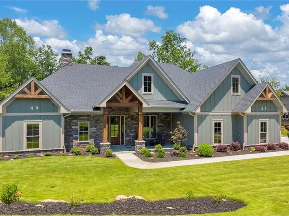 410 Edgewater Trl, Toccoa, GA 30577