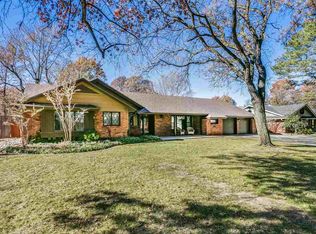 821 N Stratford Rd, Wichita, KS 67206