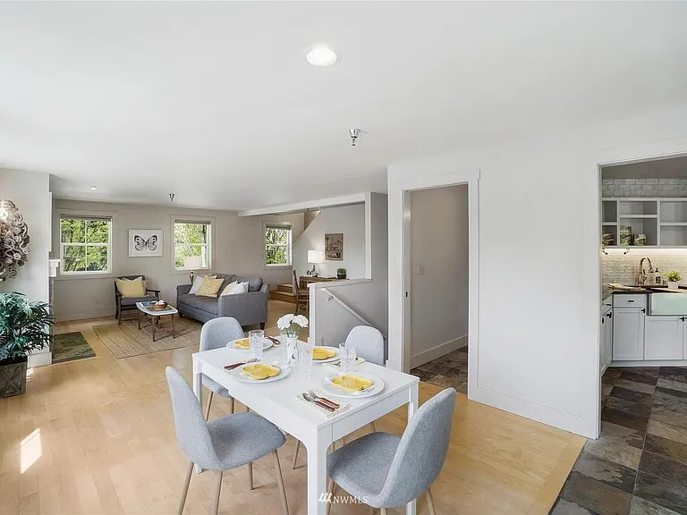 490 Madison Ave N #201 — Photo 3