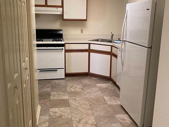 5th image of 543 Pangborn Blvd #G