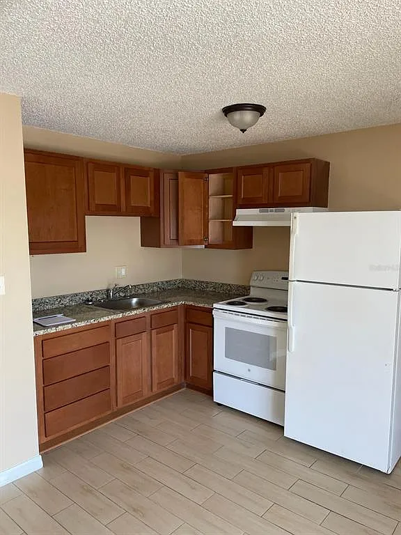 2 bed, 2.0 bath, 1300 sqft, $1,425 — Photo 2